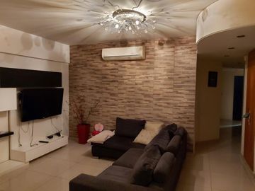 EXCELENTE PISO 4 AMBIENTES CON COCHERA