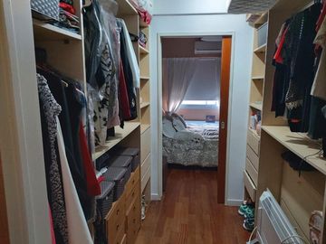 EXCELENTE PISO 4 AMBIENTES CON COCHERA