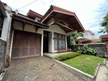 Rumah Rapih Siap Huni di Lebak Bulus Halaman Belakang Luas