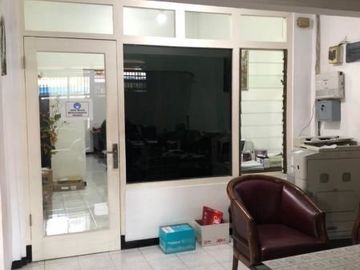 Dijual Rumah Lokasi di Jl. Ikan Lumba-Lumba, Surabaya