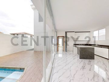 Moderna Casa con Excelentes Acabados de venta en Condado de Vicolinci