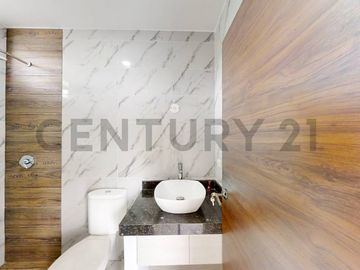 Moderna Casa con Excelentes Acabados de venta en Condado de Vicolinci