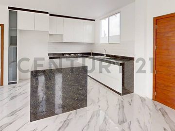 Moderna Casa con Excelentes Acabados de venta en Condado de Vicolinci