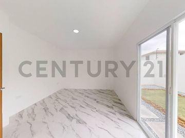 Moderna Casa con Excelentes Acabados de venta en Condado de Vicolinci