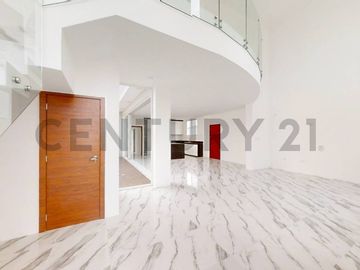 Moderna Casa con Excelentes Acabados de venta en Condado de Vicolinci