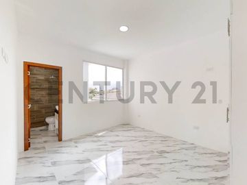 Moderna Casa con Excelentes Acabados de venta en Condado de Vicolinci