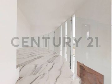 Moderna Casa con Excelentes Acabados de venta en Condado de Vicolinci
