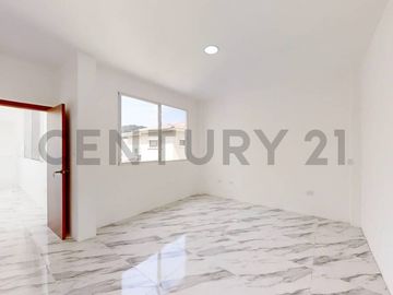 Moderna Casa con Excelentes Acabados de venta en Condado de Vicolinci
