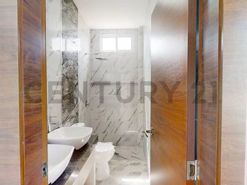 Moderna Casa con Excelentes Acabados de venta en Condado de Vicolinci