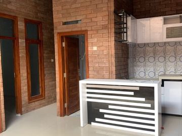 Design Classic Modern, Beberapa Langkah dari Jalan Provinsi