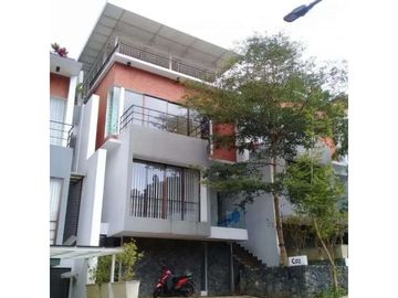RUMAH VILLA DAGO BANDUNG VIEW PEGUNUNGAN & HUTAN PINUS