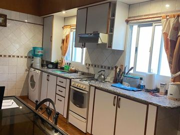 3 AMB CON COCHERA , SEMIPISO DE 84.69 M2 , EXCELENTE ESTADO , MEDIA CUADRA DE AV JUAN B ALBERDI