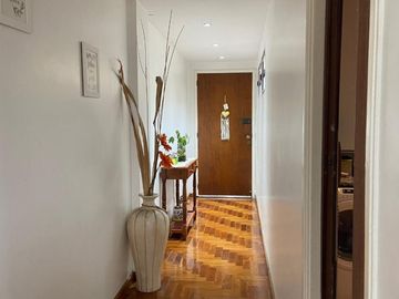 3 AMB CON COCHERA , SEMIPISO DE 84.69 M2 , EXCELENTE ESTADO , MEDIA CUADRA DE AV JUAN B ALBERDI