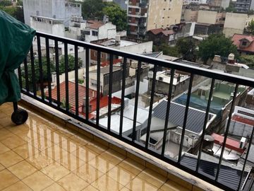 3 AMB CON COCHERA , SEMIPISO DE 84.69 M2 , EXCELENTE ESTADO , MEDIA CUADRA DE AV JUAN B ALBERDI
