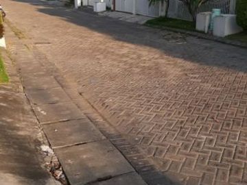 Rumah Taman Rivera regency - Rungkut, cantik siap huni BONUS 2AC