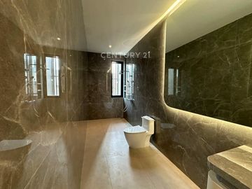Rumah Mewah Brand New 4 Lantai Di Permata Buana Jakarta Barat