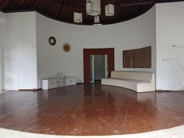 Strategic villa only 3 minutes to Finns Beach Canggu Bali