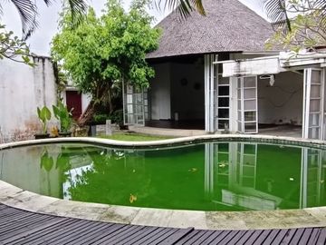 Strategic villa only 3 minutes to Finns Beach Canggu Bali