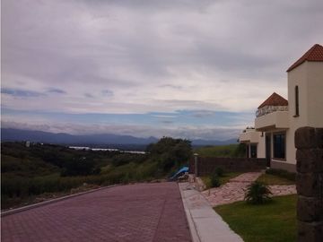 CASA EN VENTA EN TEQUES “PEDREGAL DEL LAGO