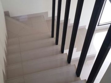Rumah Asri 2Lantai di Arcamanik, Cisaranten Kulon 600Jutaan. Kodya Bandung. Design Modern Minimalis.