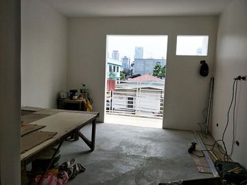 PH731 Townhouse For Sale In Kamias At 10.8M Quezon City