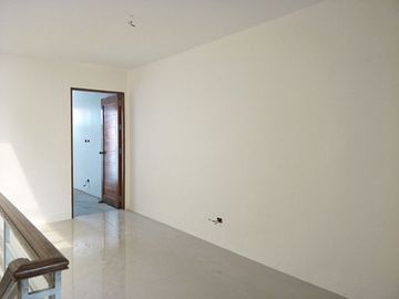 PH731 Townhouse For Sale In Kamias At 10.8M Quezon City