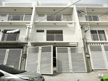 PH731 Townhouse For Sale In Kamias At 10.8M Quezon City