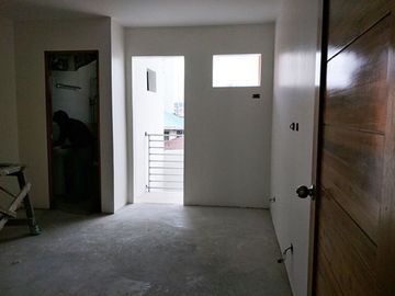 PH731 Townhouse For Sale In Kamias At 10.8M Quezon City
