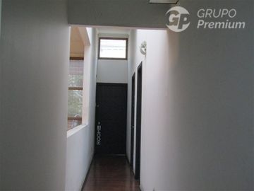 Se vende Casa 10D/5B 11/2 Cuadra del Metro Rodrigo de Araya