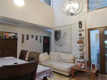 Se vende Casa 10D/5B 11/2 Cuadra del Metro Rodrigo de Araya