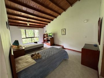 Casa en venta en Envigado transversal intermedia, mall la Sebastiana