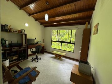 Casa en venta en Envigado transversal intermedia, mall la Sebastiana