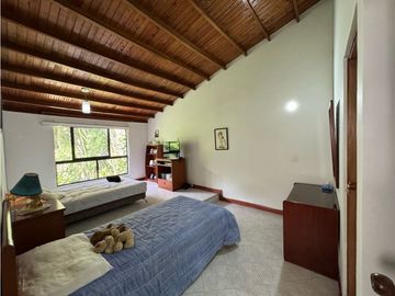 Casa en venta en Envigado transversal intermedia, mall la Sebastiana