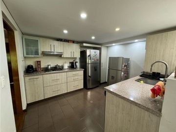 Casa en venta en Envigado transversal intermedia, mall la Sebastiana