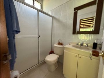 Casa en venta en Envigado transversal intermedia, mall la Sebastiana