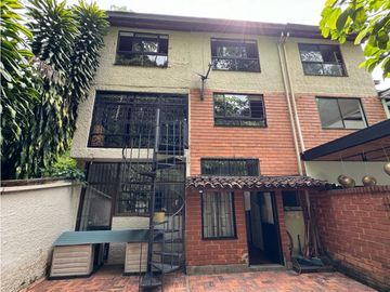 Casa en venta en Envigado transversal intermedia, mall la Sebastiana