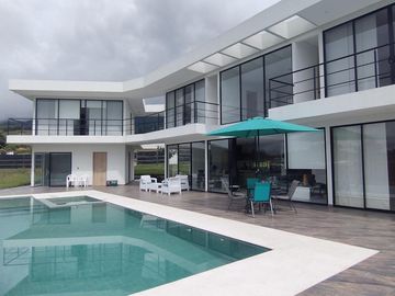 finca en venta en lago calima. Cod V15022