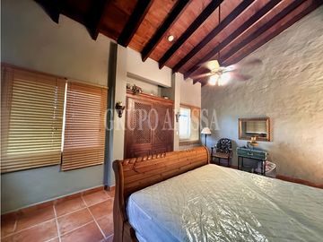 Se Vende Impresionante Casa con Vistas y Piscina en Sorá