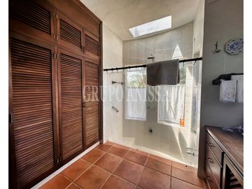 Se Vende Impresionante Casa con Vistas y Piscina en Sorá