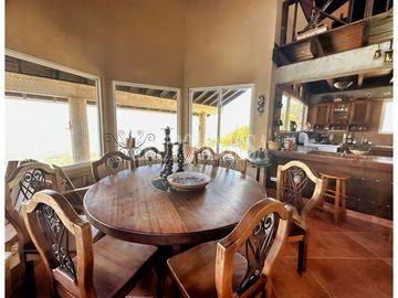 Se Vende Impresionante Casa con Vistas y Piscina en Sorá