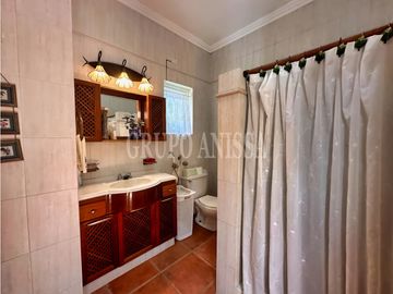 Se Vende Impresionante Casa con Vistas y Piscina en Sorá