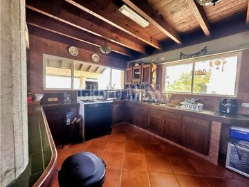 Se Vende Impresionante Casa con Vistas y Piscina en Sorá