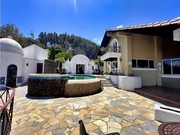 Se Vende Impresionante Casa con Vistas y Piscina en Sorá