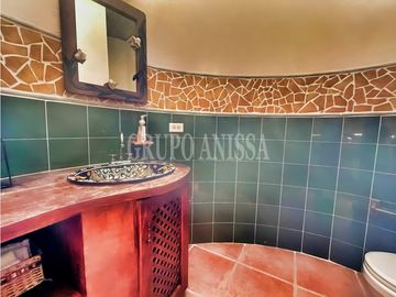 Se Vende Impresionante Casa con Vistas y Piscina en Sorá