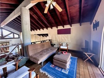 Se Vende Impresionante Casa con Vistas y Piscina en Sorá