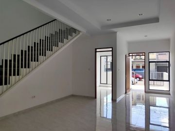 rumah baru 2 lantai minimalis modern mekar wangi Bandung