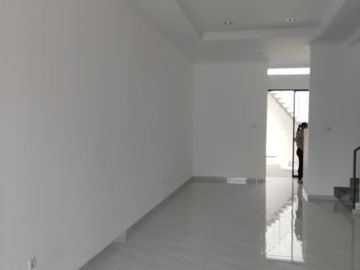 rumah baru 2 lantai minimalis modern mekar wangi Bandung