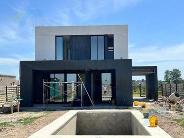 Venta de Casa - San Sebastian Area 1.