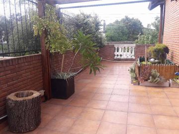CHALET DE 4 AMBIENTES EN VENTA - MORON SUR