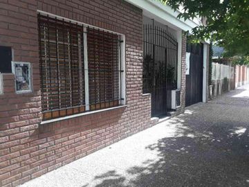 CHALET DE 4 AMBIENTES EN VENTA - MORON SUR